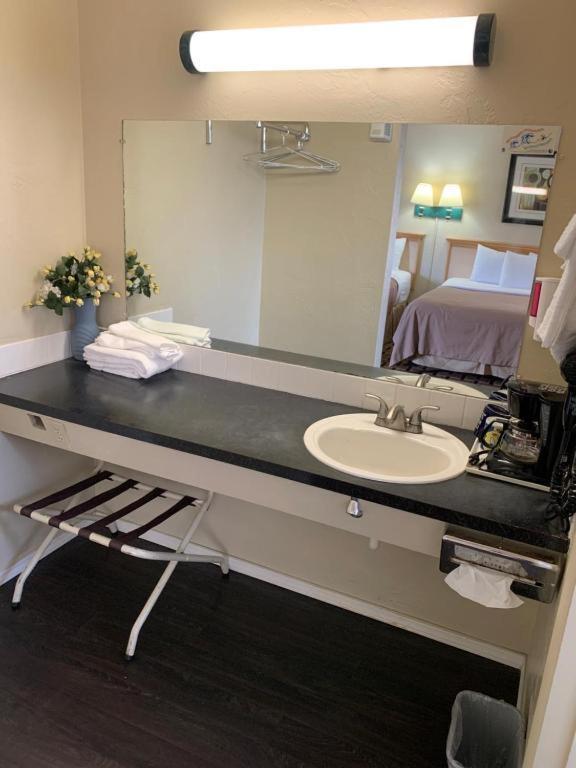 Economy Inn Reedsport Bagian luar foto
