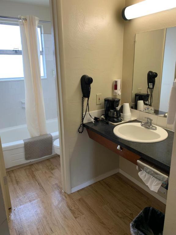 Economy Inn Reedsport Bagian luar foto