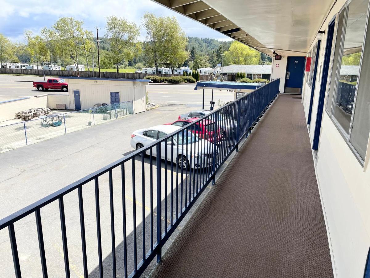 Economy Inn Reedsport Bagian luar foto