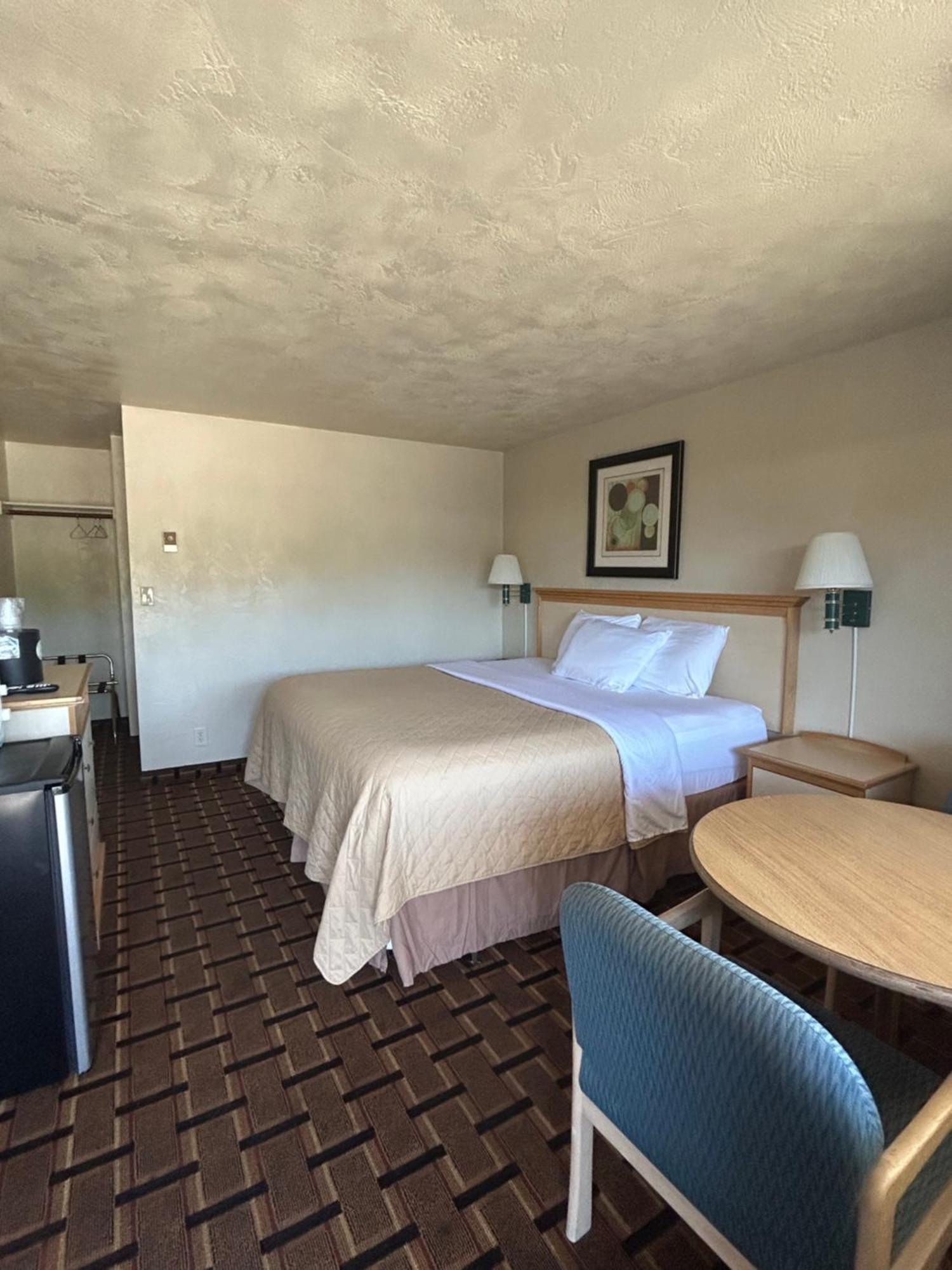 Economy Inn Reedsport Bagian luar foto
