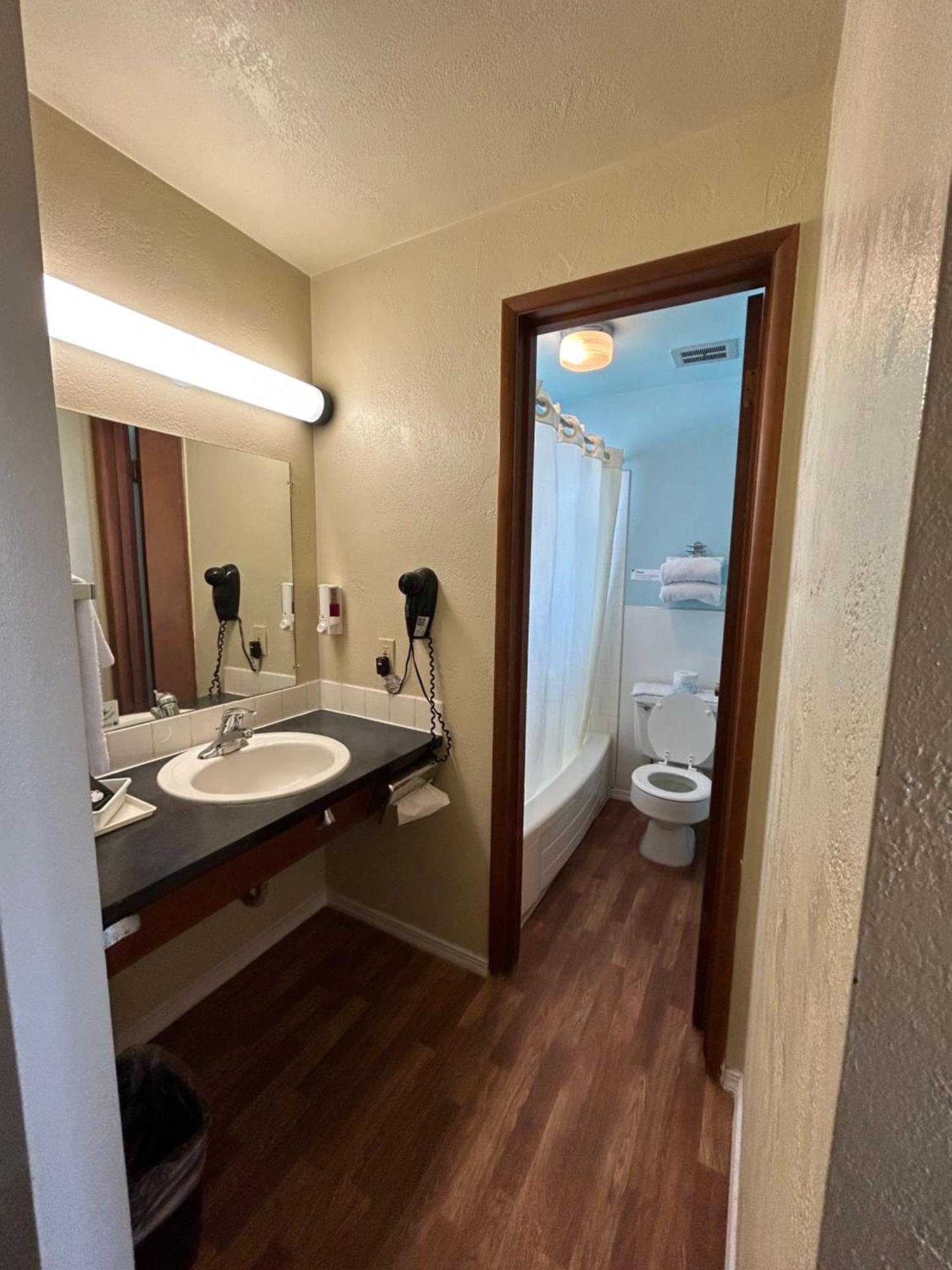 Economy Inn Reedsport Bagian luar foto